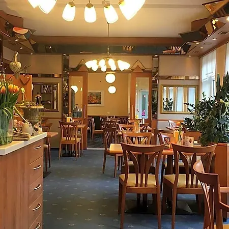 Cafe Feldmann & *